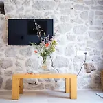 Stone House Kula Milica * Mala Cista