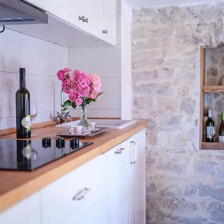Stone House Kula Milica *