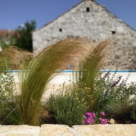 Stone House Kula Milica * Mala Cista