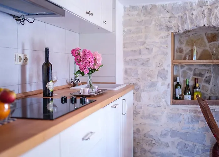 Stone House Kula Milica *