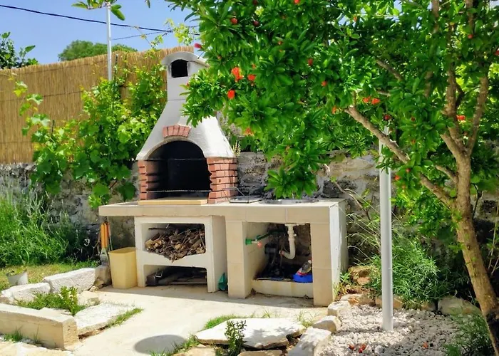 Stone House Kula Milica *