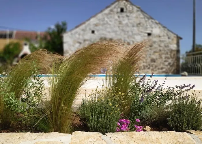 Stone House Kula Milica * Mala Cista