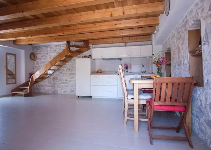 Stone House Kula Milica *