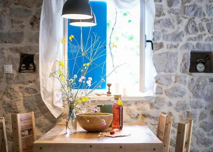 Stone House Kula Milica * Mala Cista